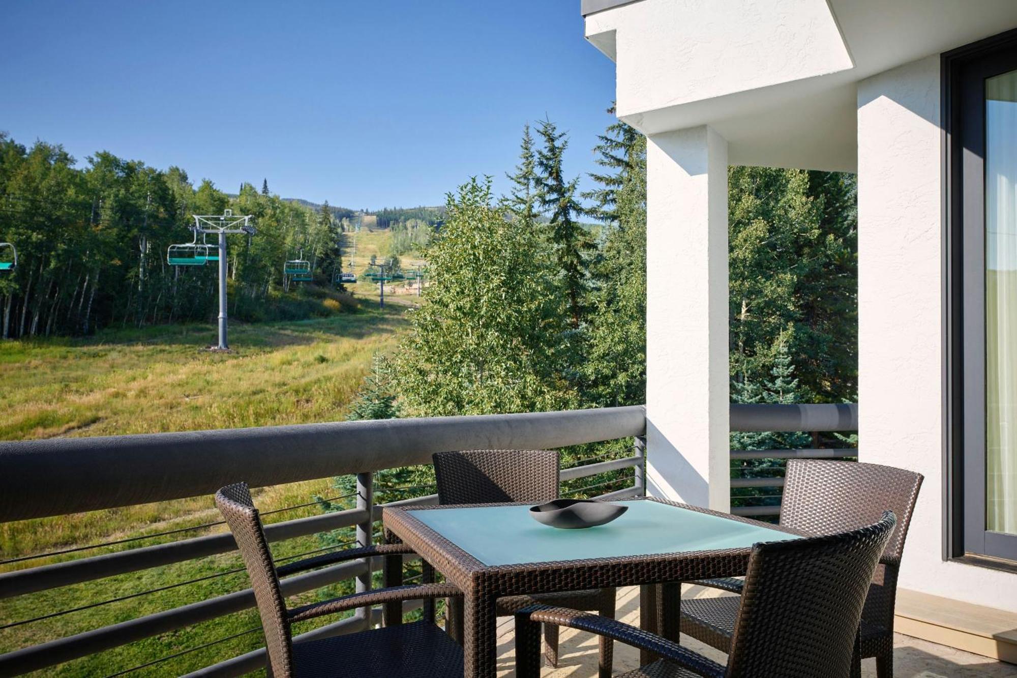 Two-Bedroom Snowmass Penthouse Suite with Mountain View